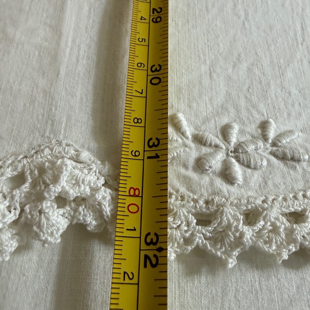Vintage White Cotton Pillowcase Pair Embroidered Peacock Lace Trim 21x31 - Picture 4 of 6